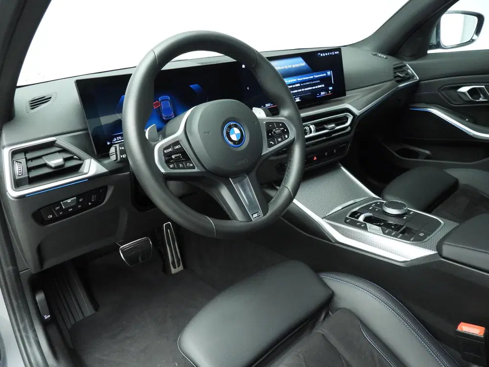 BMW 3-serie Sedan 320e uit 2024, foto 6