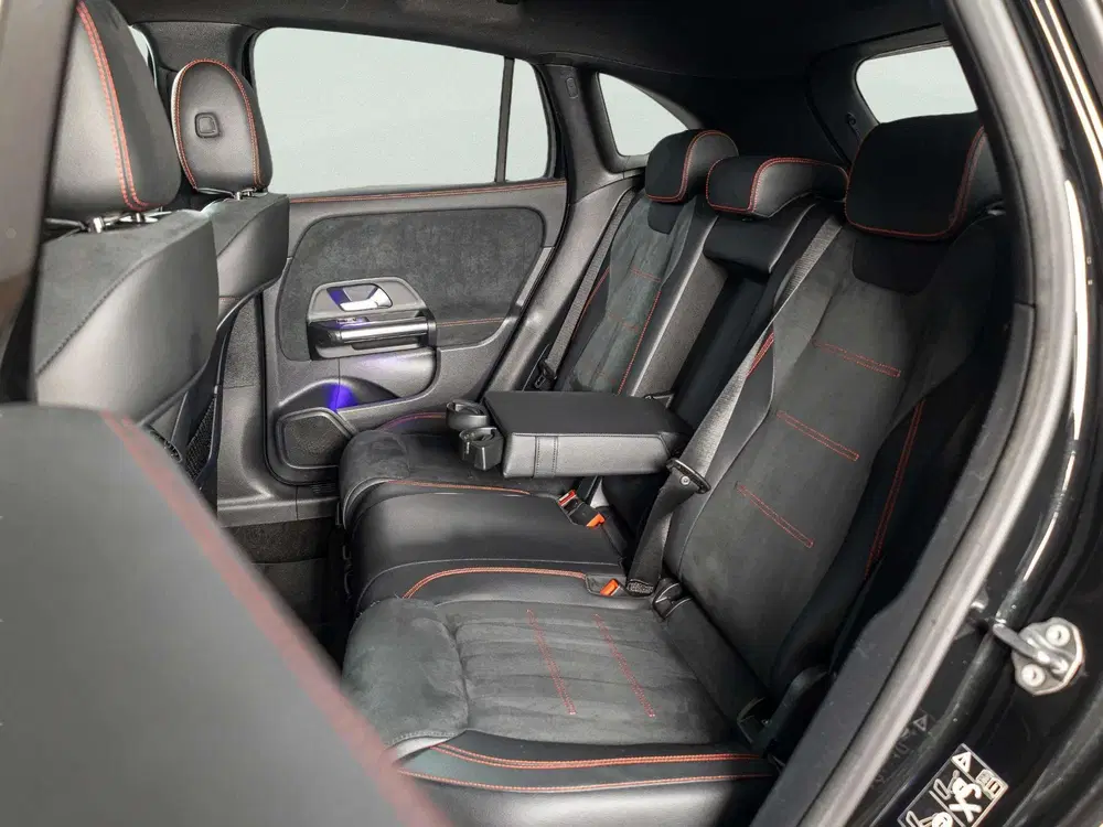 Mercedes-Benz GLA 180 Business Solution AMG uit 2022, foto 10