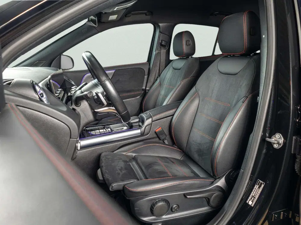 Mercedes-Benz GLA 180 Business Solution AMG uit 2022, foto 9