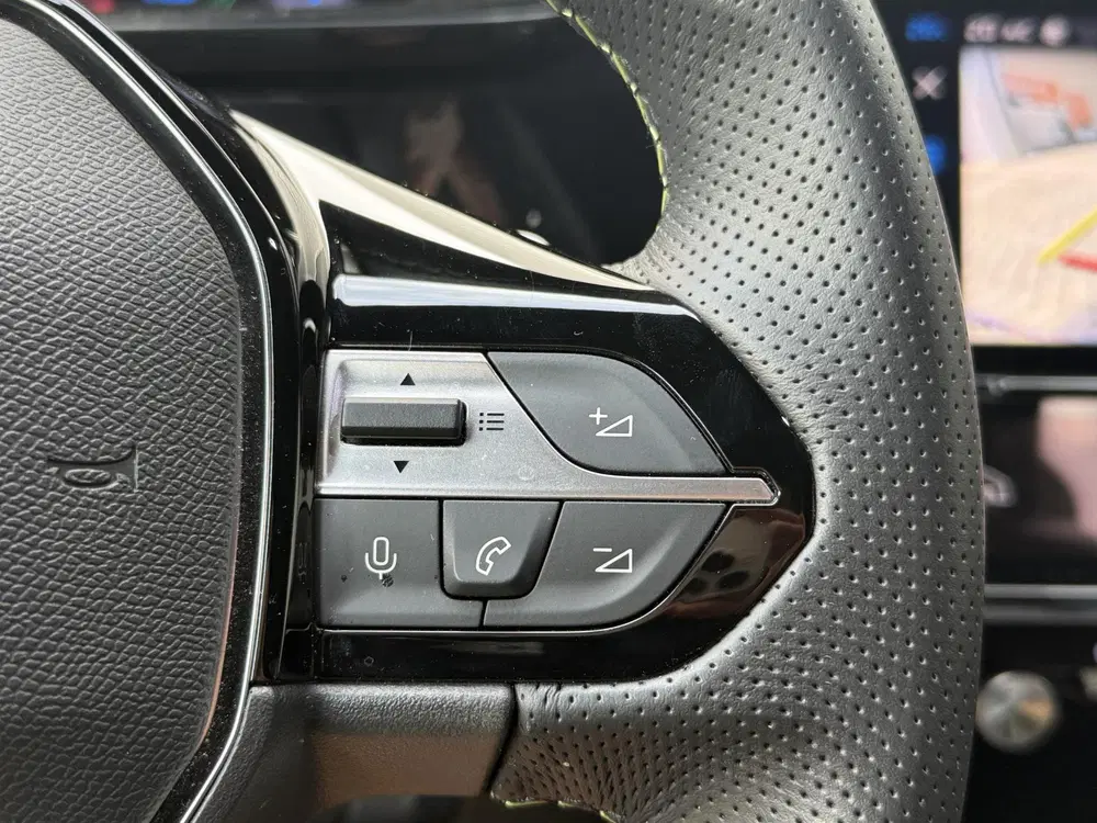 Peugeot 308 1.6 Plug-in Hybrid 225 GT l Focal l Camera uit 2024, foto 10
