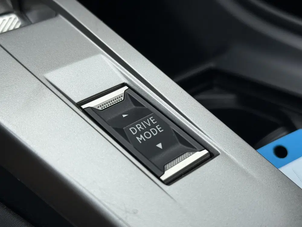 Peugeot 308 1.6 Plug-in Hybrid 225 GT l Focal l Camera uit 2024, foto 11