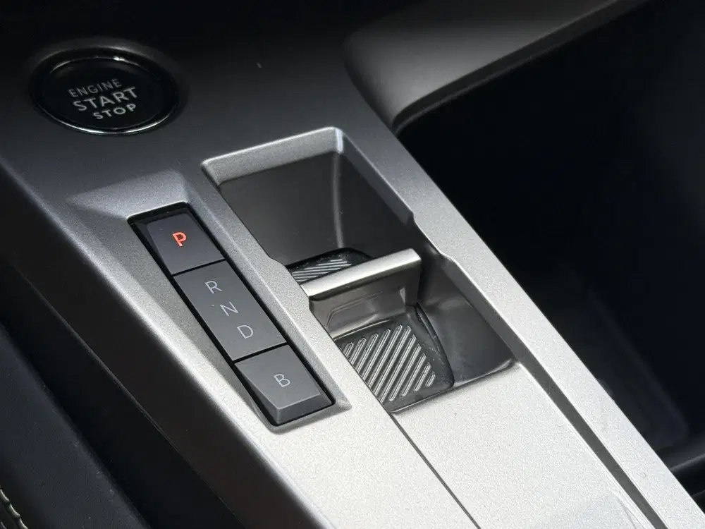 Peugeot 308 1.6 Plug-in Hybrid 225 GT l Focal l Camera uit 2024, foto 13