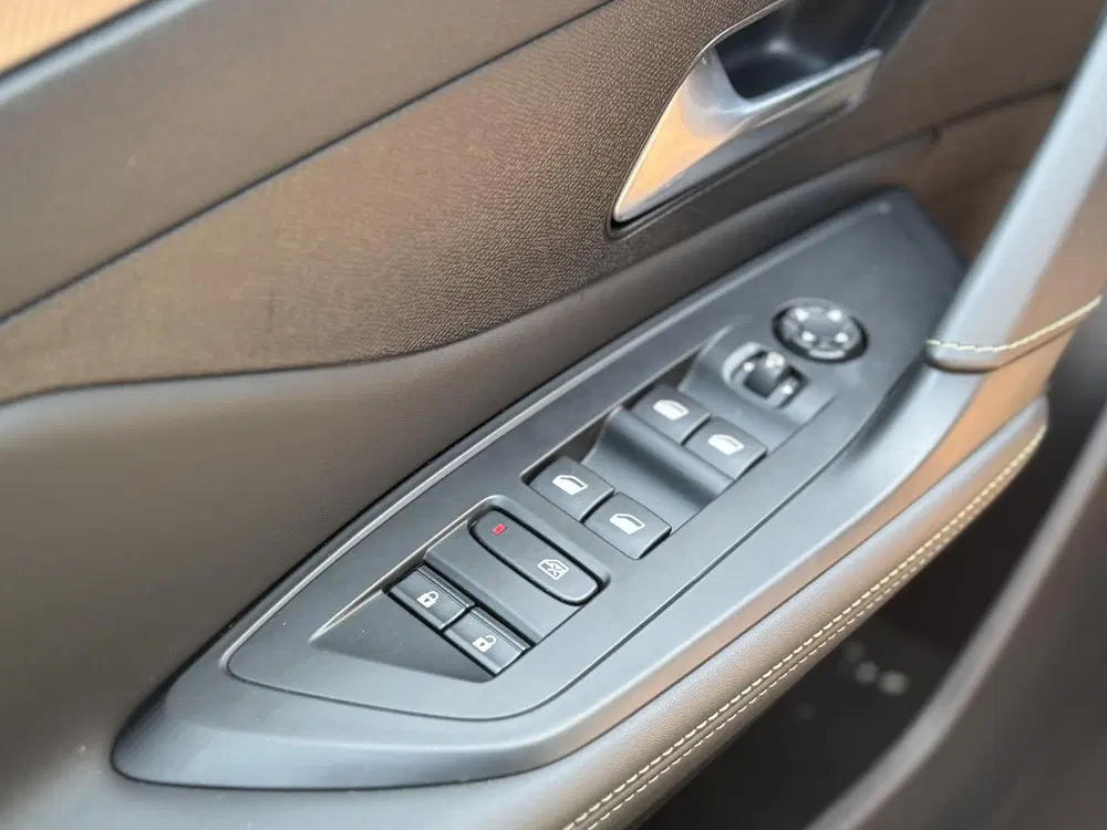 Peugeot 308 1.6 Plug-in Hybrid 225 GT l Focal l Camera uit 2024, foto 14