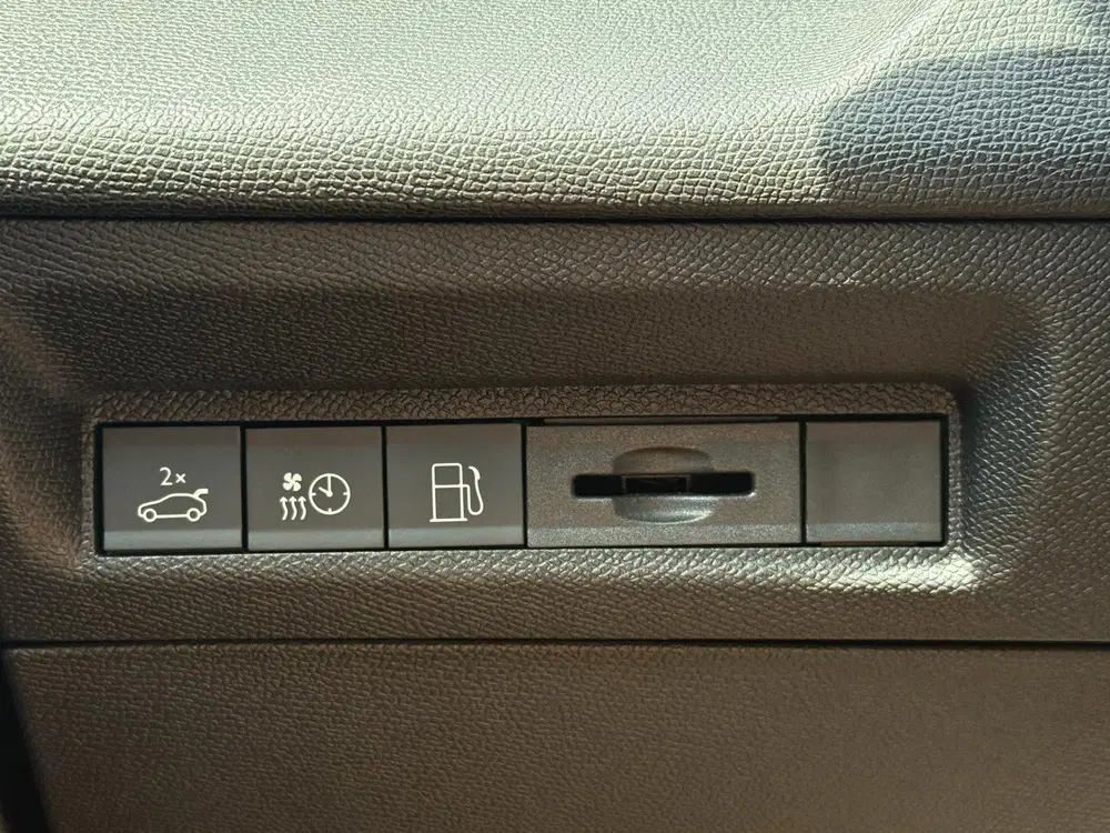 Peugeot 308 1.6 Plug-in Hybrid 225 GT l Focal l Camera uit 2024, foto 15