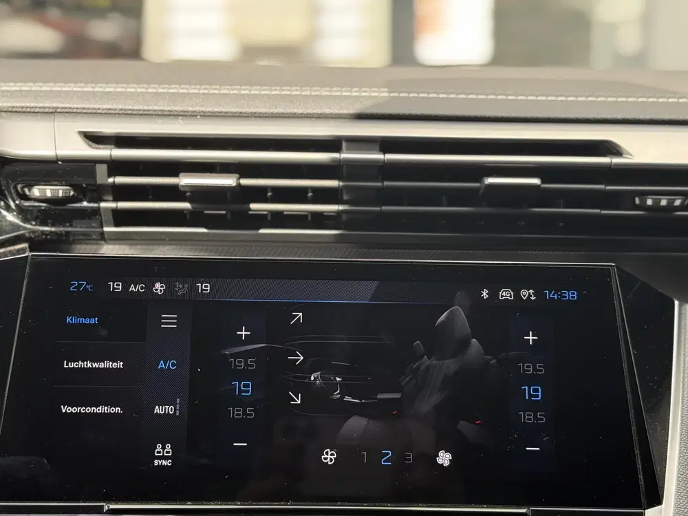 Peugeot 308 1.6 Plug-in Hybrid 225 GT l Focal l Camera uit 2024, foto 19