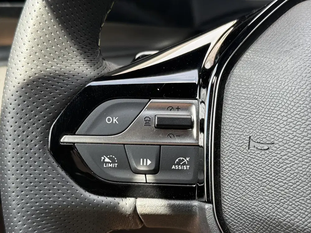 Peugeot 308 1.6 Plug-in Hybrid 225 GT l Focal l Camera uit 2024, foto 7
