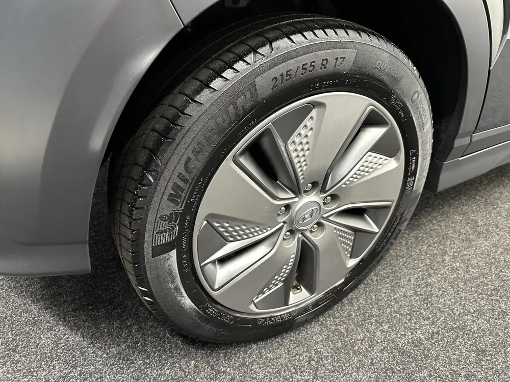 Hyundai KONA EV Comfort 64 kWh 3 Fase Warmtepomp CAMERA uit 2020, foto 11