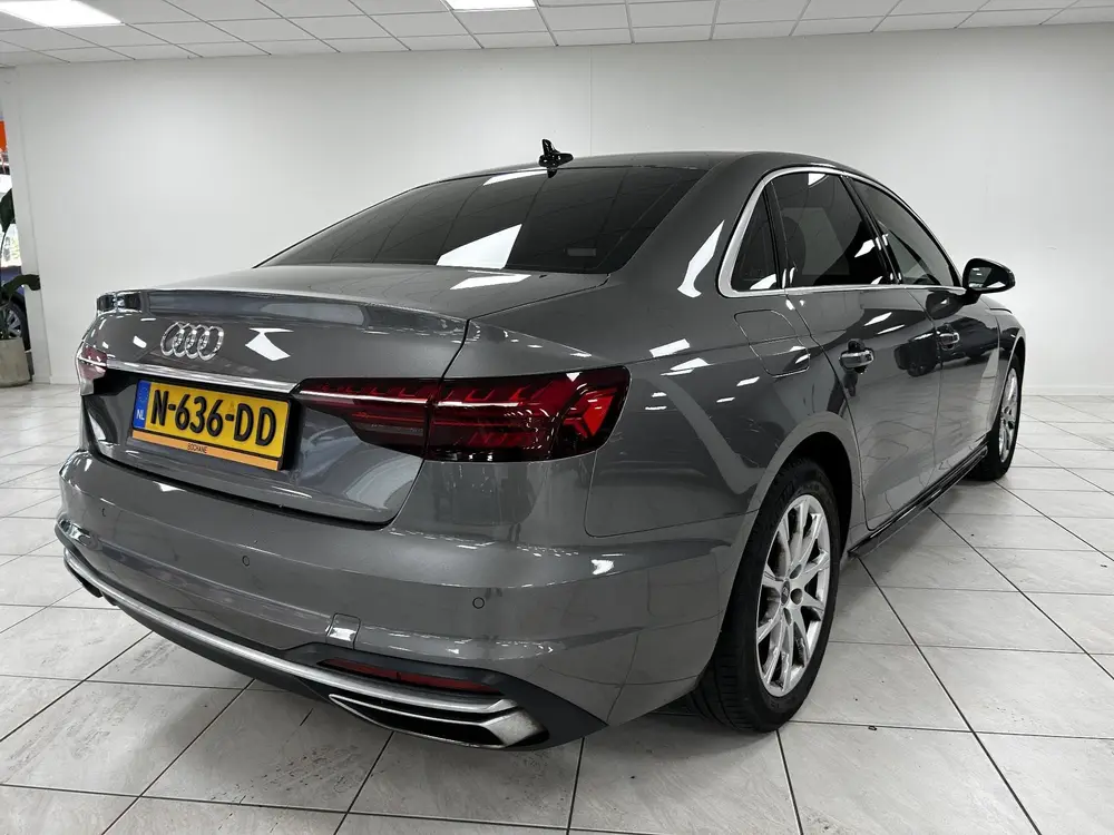 Audi A4 35 TFSI Business Edition uit 2021, foto 2