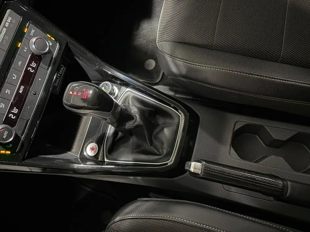 Volkswagen T-Cross 1.0 TSI Style Automaat, Digitaal instrume uit 2020, foto 13