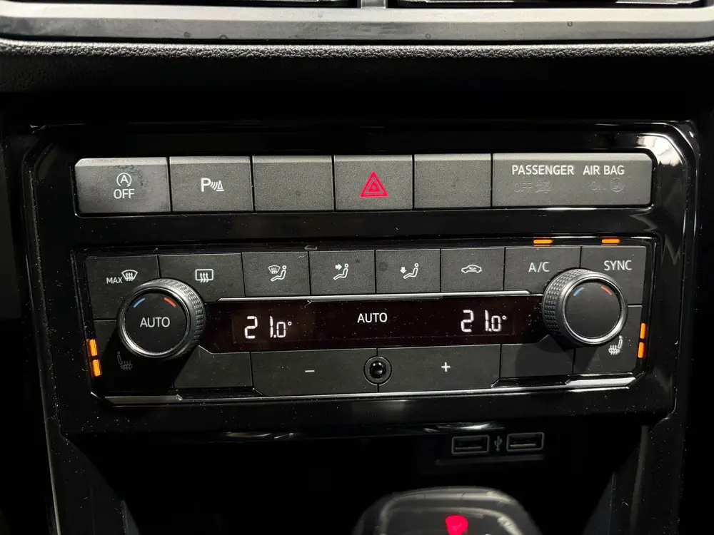Volkswagen T-Cross 1.0 TSI Style Automaat, Digitaal instrume uit 2020, foto 15