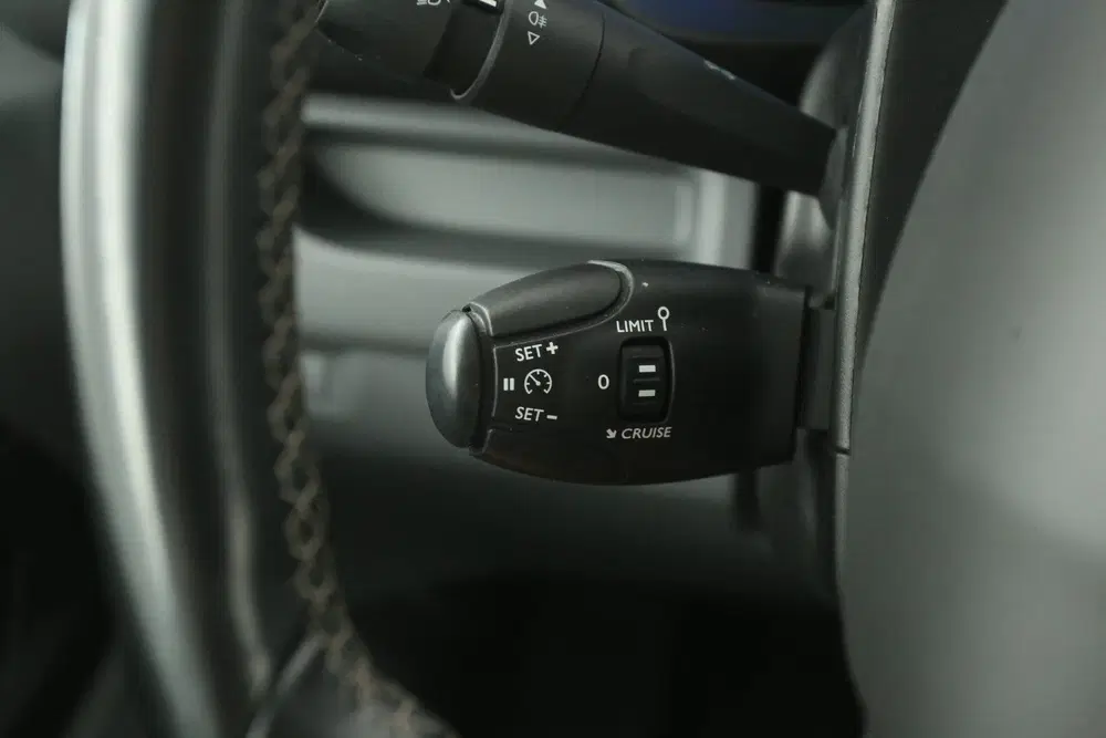 Peugeot Expert Standard Premium 75 kWh L2H1 uit 2022, foto 17