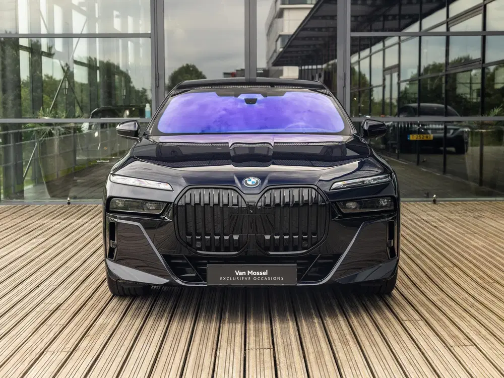 BMW i7 xDrive60 106 kWh uit 2023, foto 2