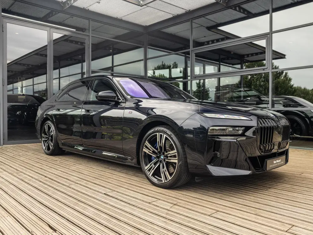 BMW i7 xDrive60 106 kWh uit 2023, foto 3