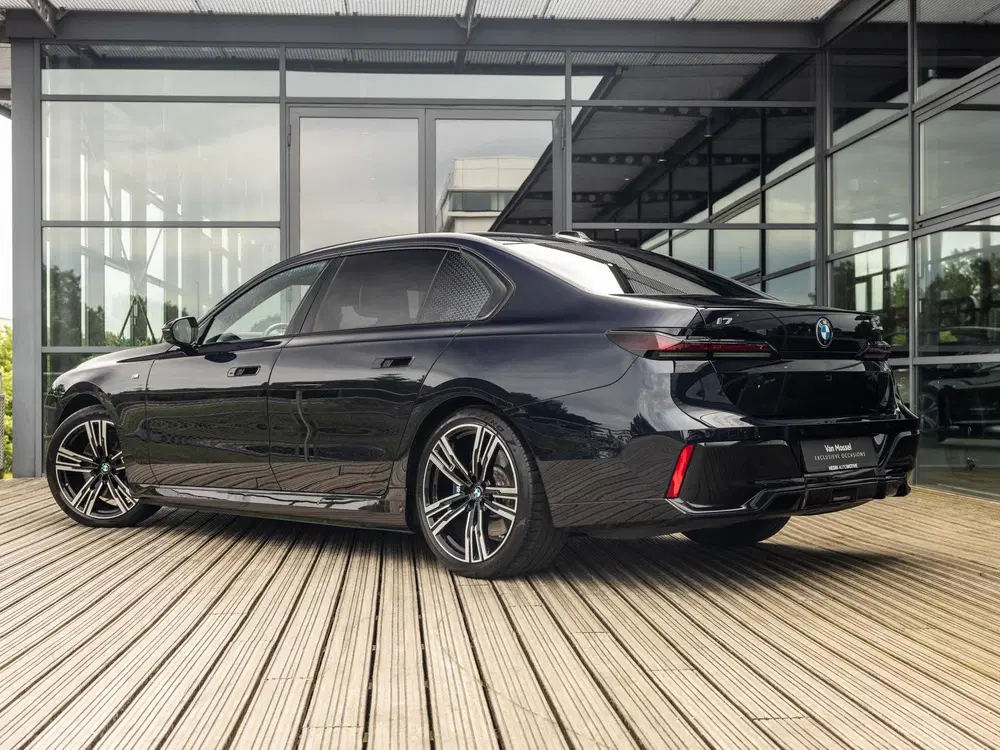 BMW i7 xDrive60 106 kWh uit 2023, foto 4