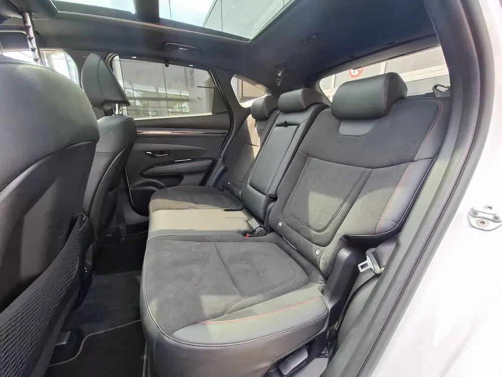 Hyundai TUCSON 1.6 T-GDI HEV N Line Sky uit 2023, foto 16