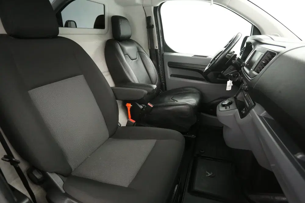 Peugeot Expert 2.0 BlueHDI L2H1 uit 2022, foto 10