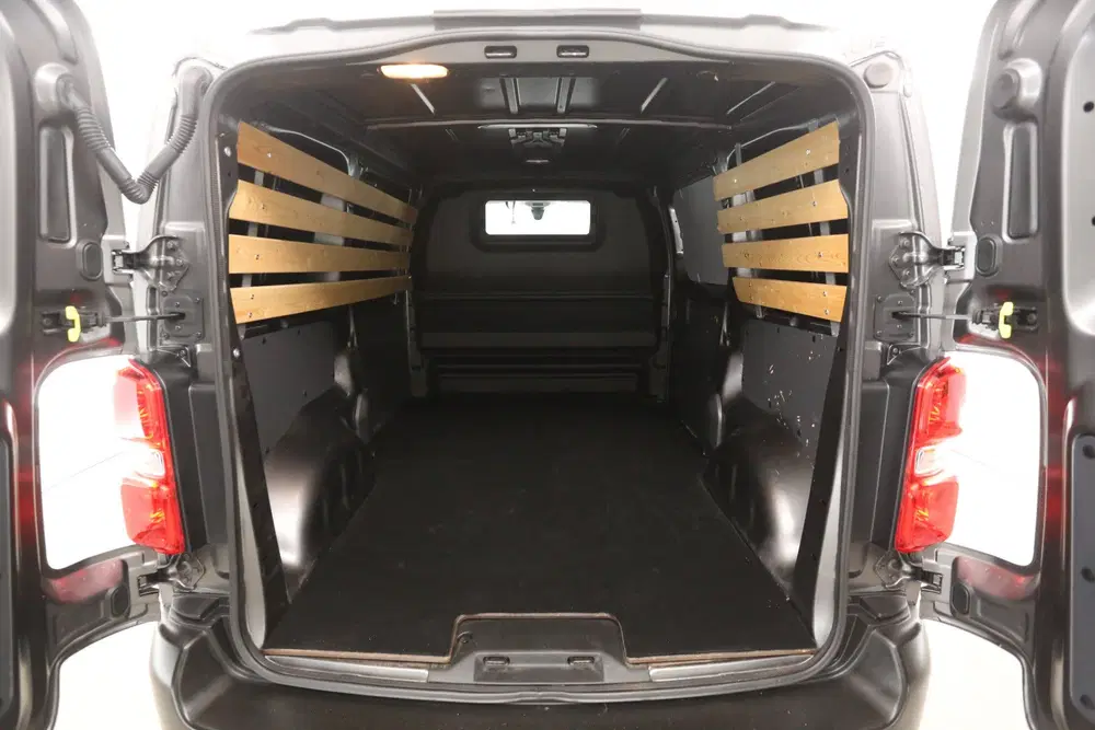 Peugeot Expert 2.0 BlueHDI L2H1 uit 2022, foto 3