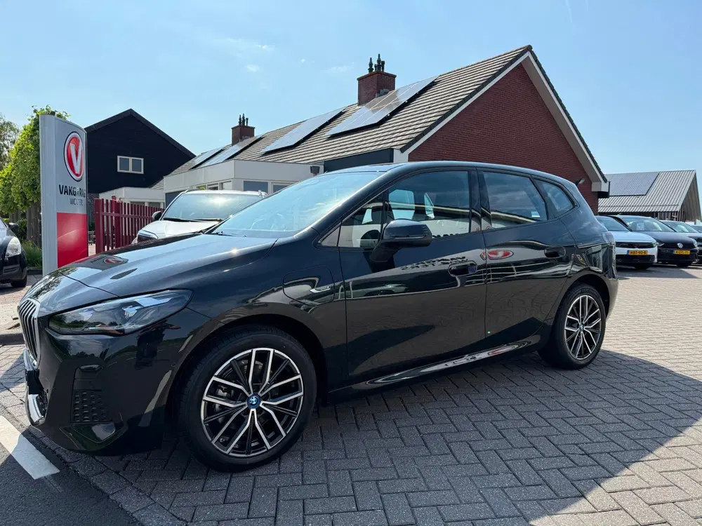 BMW 2-serie 225e xDrive M Sportpakket Aut. uit 2022, foto 3