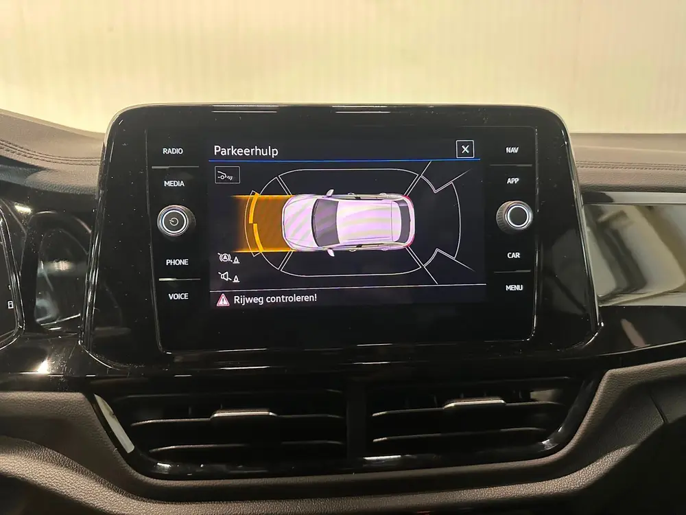 Volkswagen T-Roc 1.5 TSI R-Line Business | CAMERA | IQ DRIVE uit 2024, foto 18