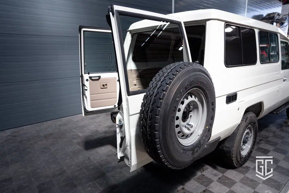 Toyota Land Cruiser GRJ78 M uit 2024, foto 9