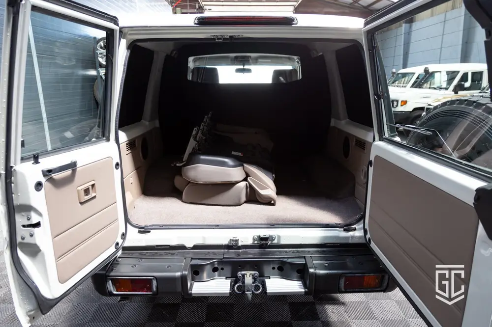 Toyota Land Cruiser GRJ76 E M uit 2024, foto 11