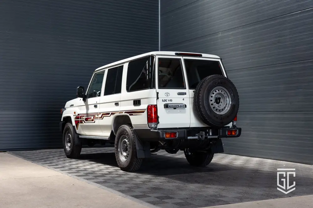 Toyota Land Cruiser GRJ76 E M uit 2024, foto 2