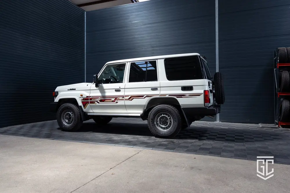 Toyota Land Cruiser GRJ76 E M uit 2024, foto 3