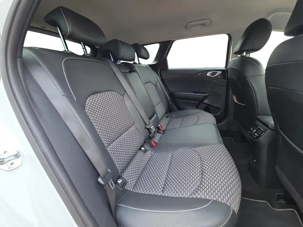 Kia Ceed 1.6i PHEV DynamicPlusLine Navi uit 2024, foto 10