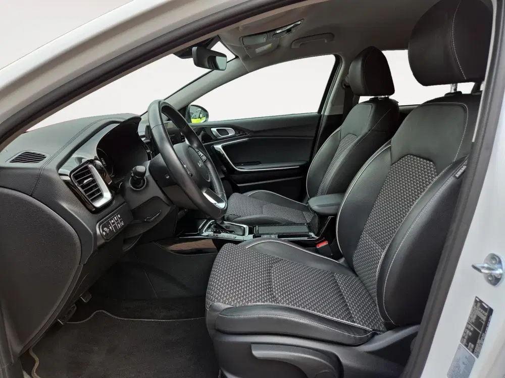 Kia Ceed 1.6i PHEV DynamicPlusLine Navi uit 2024, foto 8