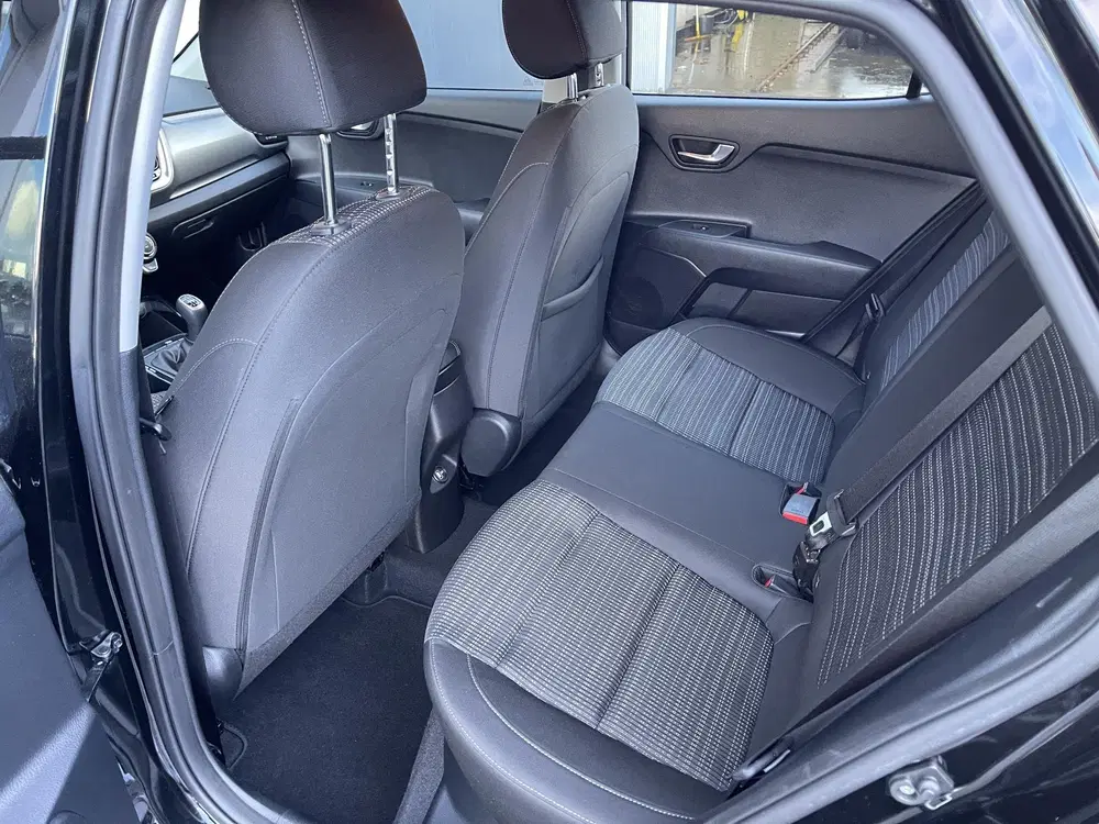 Kia Stonic 1.0 T-GDi MHEV DynamicLine Achteruitrijcam uit 2024, foto 10