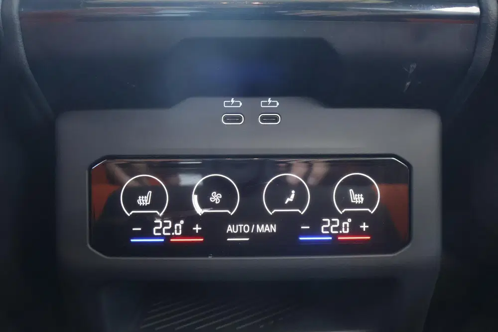 BMW M5 Sedan uit 2025, foto 14