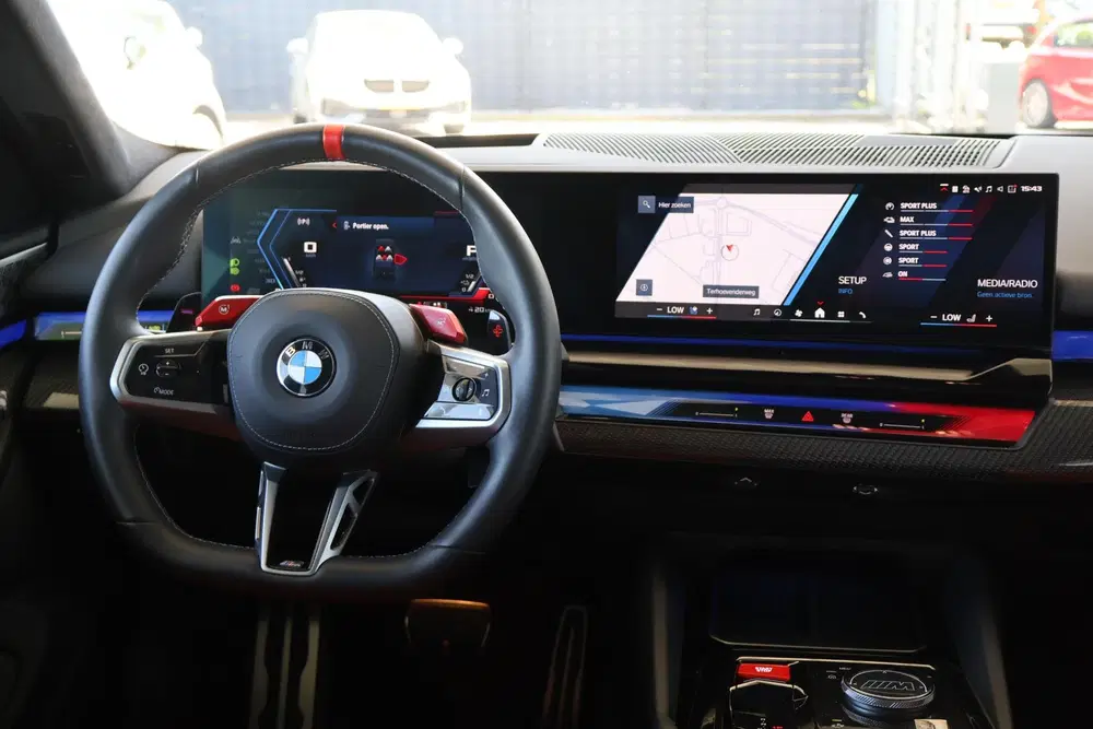 BMW M5 Sedan uit 2025, foto 16
