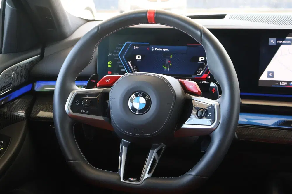 BMW M5 Sedan uit 2025, foto 17