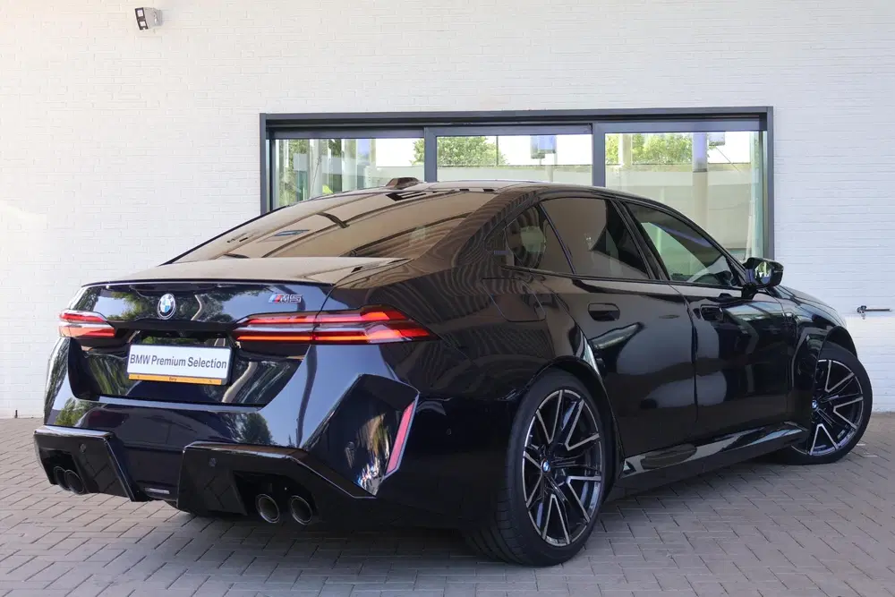 BMW M5 Sedan uit 2025, foto 2