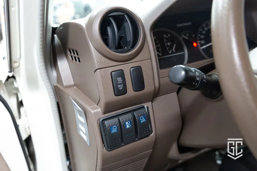 Toyota Land Cruiser VDJ78 uit 2022, foto 17
