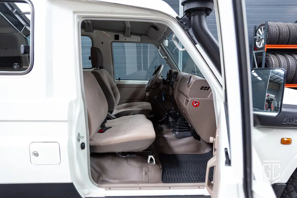 Toyota Land Cruiser VDJ78 uit 2022, foto 18