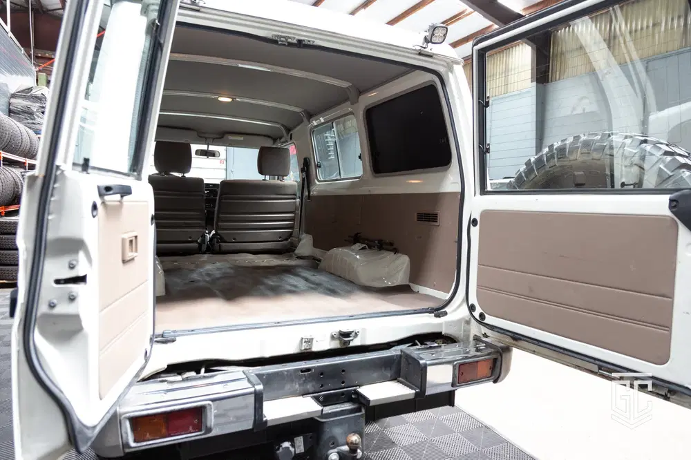 Toyota Land Cruiser VDJ78 uit 2022, foto 19