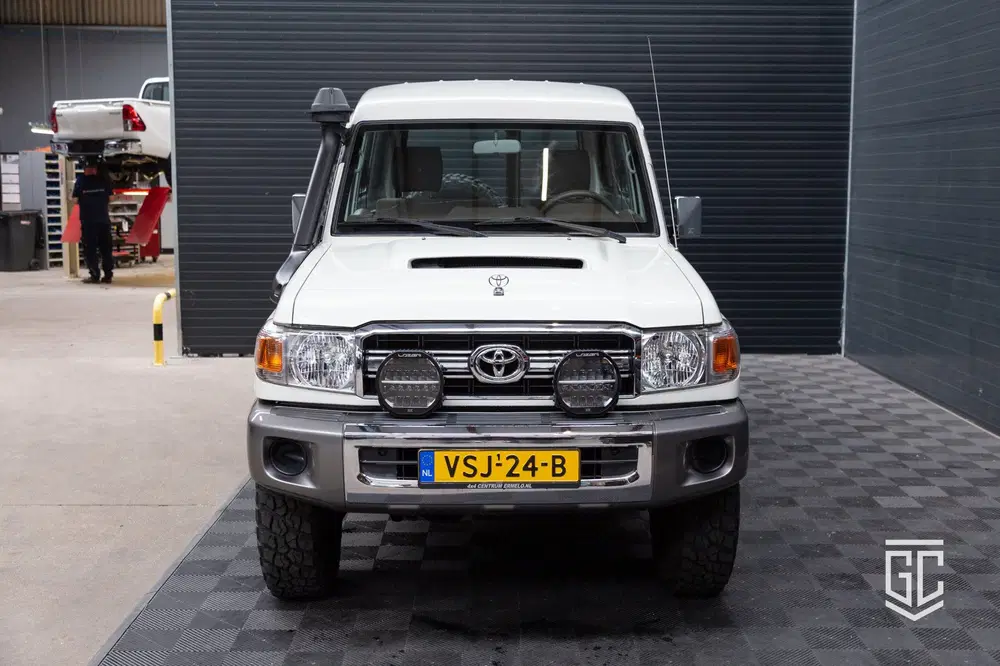Toyota Land Cruiser VDJ78 uit 2022, foto 2