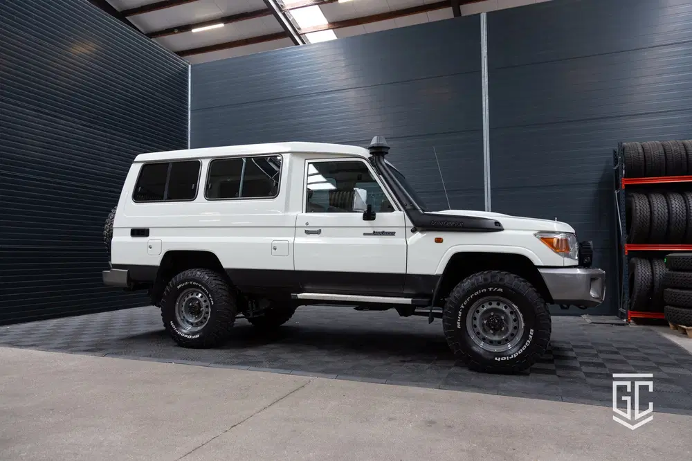 Toyota Land Cruiser VDJ78 uit 2022, foto 3