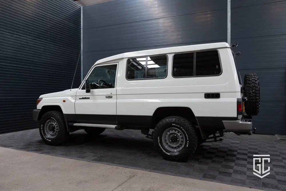 Toyota Land Cruiser VDJ78 uit 2022, foto 6