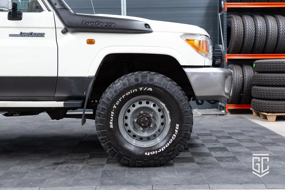 Toyota Land Cruiser VDJ78 uit 2022, foto 7