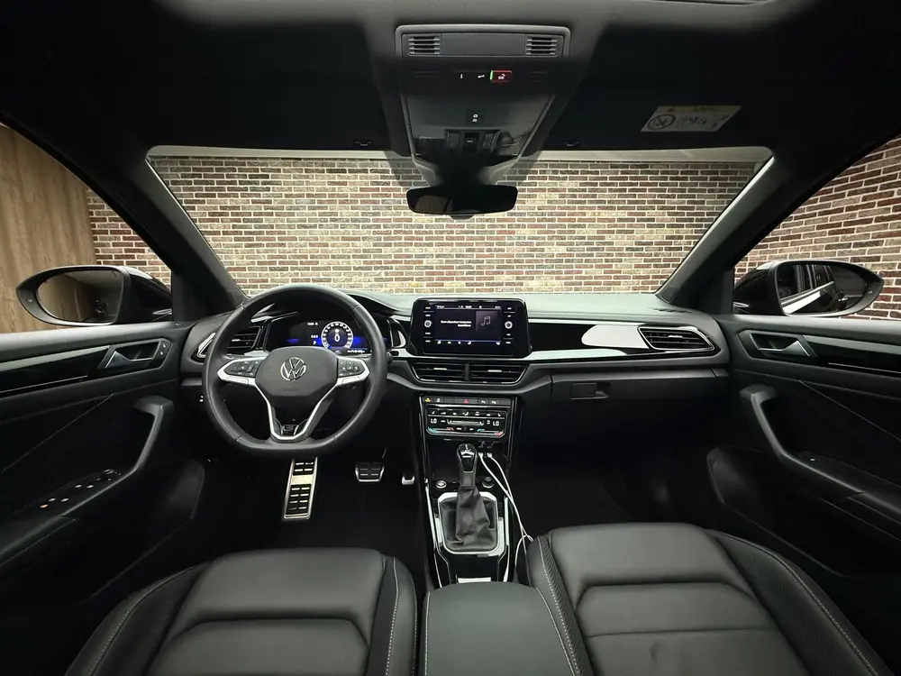 Volkswagen T-Roc 1.5 TSI R-Line Edition uit 2024, foto 12