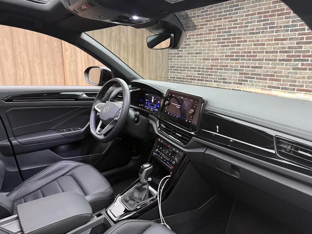 Volkswagen T-Roc 1.5 TSI R-Line Edition uit 2024, foto 15