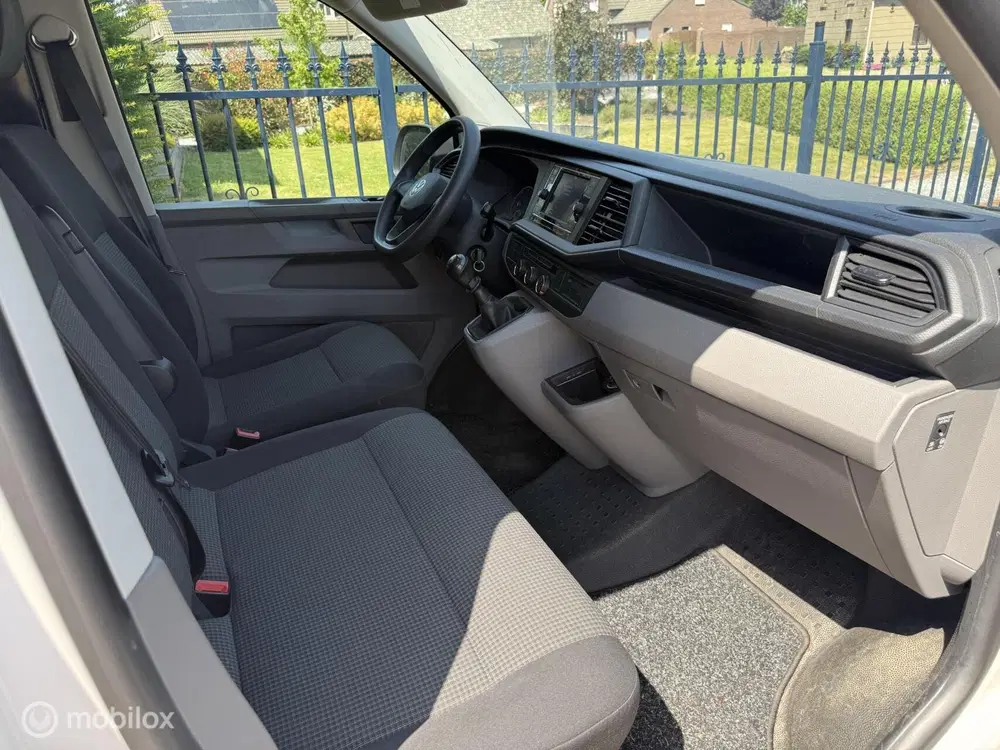 Volkswagen Transporter 2.0 TDI L1H1 26 Economy Business uit 2022, foto 10