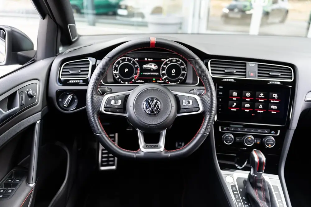 Volkswagen Golf 2.0 TSI GTI TCR Pano Dsg Akrapovic uit 2020, foto 19