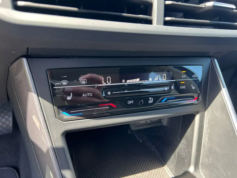 Volkswagen Polo 1.0 TSI IQ Light, virtual cockpit, cruise, n uit 2022, foto 14