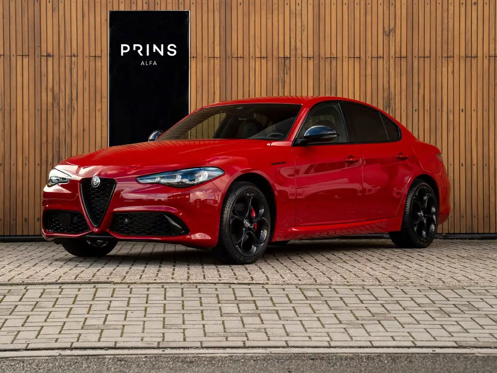 Alfa Romeo Giulia 2.0 T GME AWD Competizione (bj 2023) uit 2023