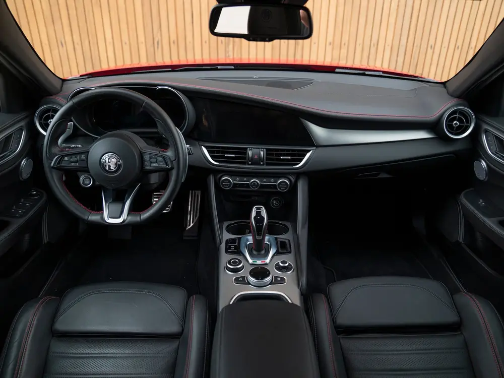 Alfa Romeo Giulia 2.0 T GME AWD Competizione (bj 2023) uit 2023, foto 12