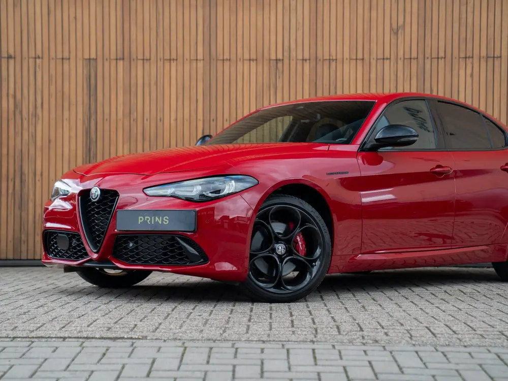Alfa Romeo Giulia 2.0 T GME AWD Competizione (bj 2023) uit 2023, foto 14
