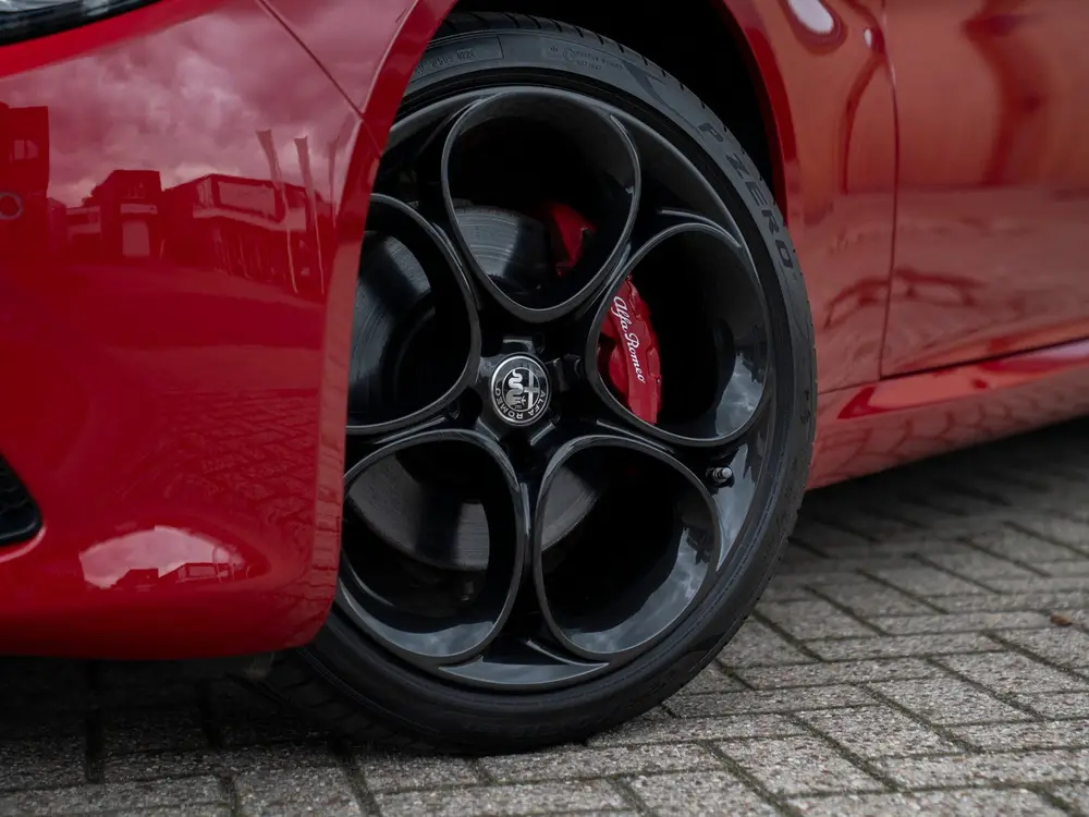 Alfa Romeo Giulia 2.0 T GME AWD Competizione (bj 2023) uit 2023, foto 15